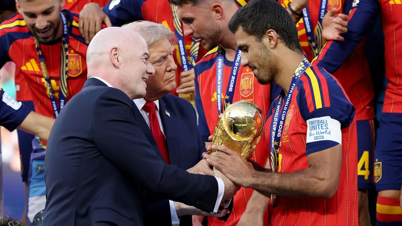 مفاوضات ريال مدريد السرية لضم رودري تصطدم بمطالب مالية تعجيزية من سيتي
